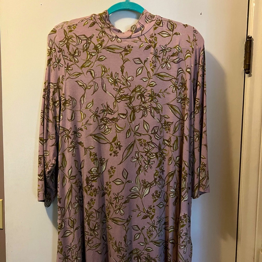 COPY - LOGO by Lori Goldstein. 1x,  3/4 sleeve swing top. 33L x 20W..